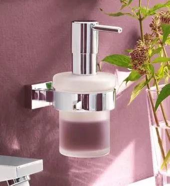 Дозатор жидкого мыла подвесной 160мл стекло хром Grohe Essentials 40448001