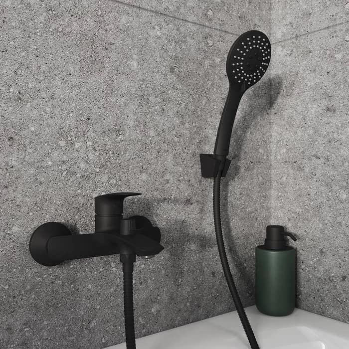 Смеситель для ванны короткий черный Milardo Rora RORBL00M02